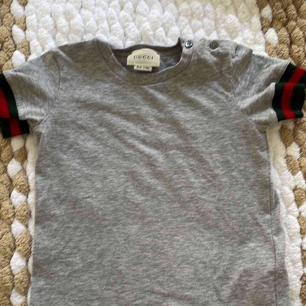 Gucci t shirt for 24m  grey color in a very good condition!